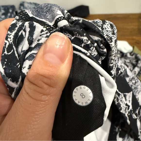 Lululemon Wunder Under Hi-Rise Tight (Full-On Luxtreme 28") - Picture 6 of 7